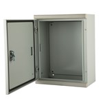 Boîtier électrique pour systèmes de signalisation routière