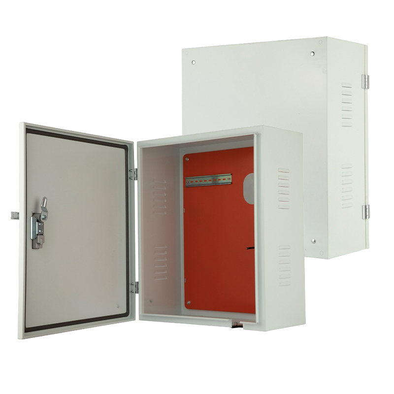 Boîtier de recharge pour véhicules électriques avec trous prédécoupés