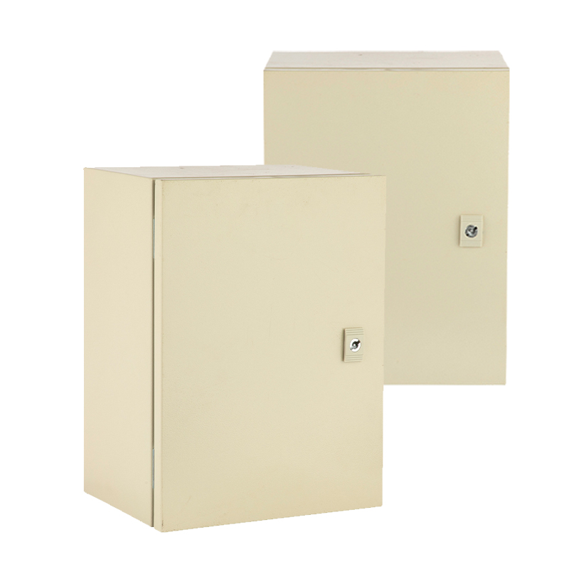 Boîte électrique avec ouvertures prédécoupées pour faciliter l'entrée des conduits